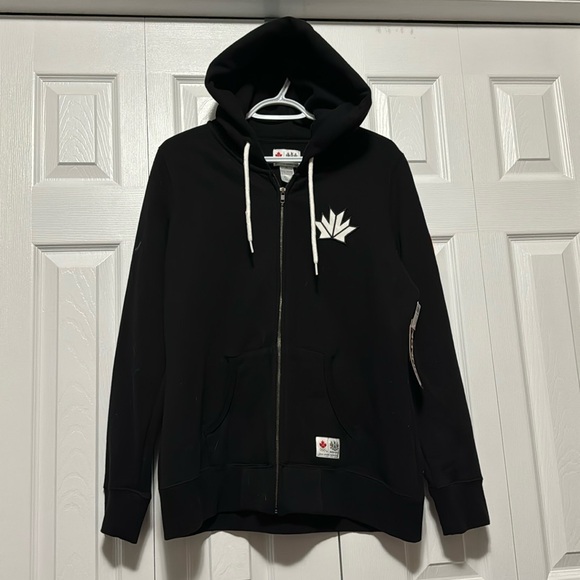 Women’s Canada 2010 Olympic sweater - Picture 1 of 2